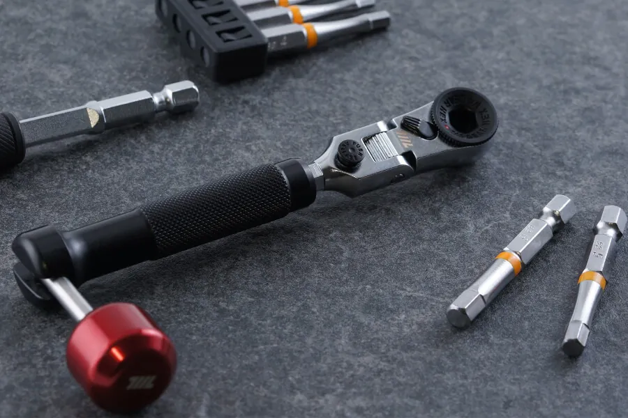 Kurzer EDC-Ratschenschlüssel mit Flexkopf | 711L